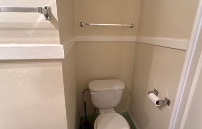 Studio, 1 bath, 420 sqft, $1,925, Unit 10