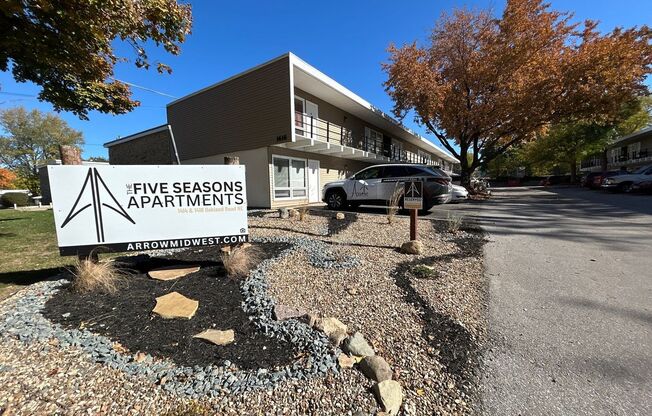 1414/1416 Oakland Rd NE (Cedar Rapids,IA)