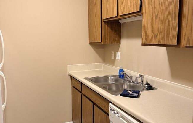 1 bed, 1 bath, 646 sqft, $795, Unit 350F
