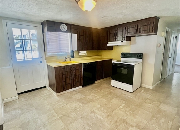 82 TRUEMAN RD