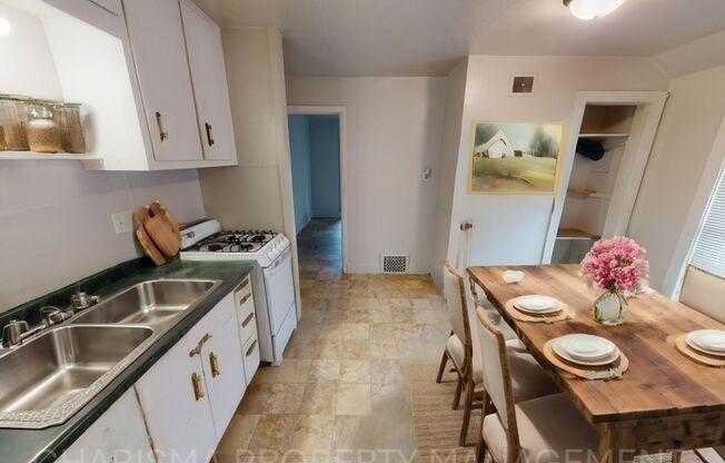 Studio, 1 bath, 425 sqft, $599, Unit 817 W 11th Street #3