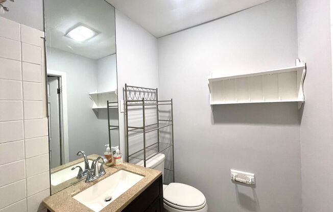 Studio, 1 bath, 450 sqft, $1,395, Unit 2F