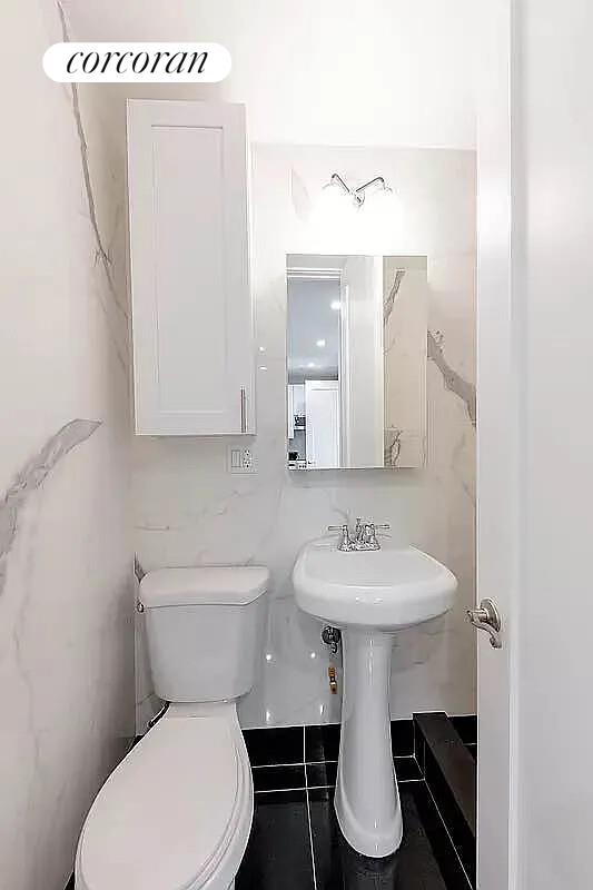 226 E 10 ST