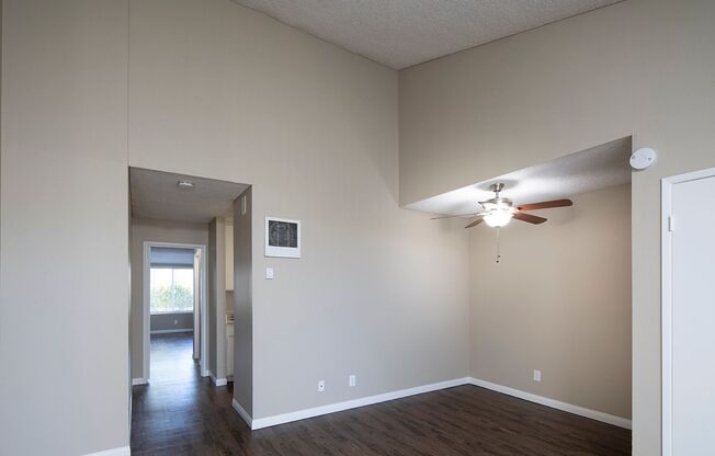 1 bed, 1 bath, 690 sqft, $2,100, Unit 076