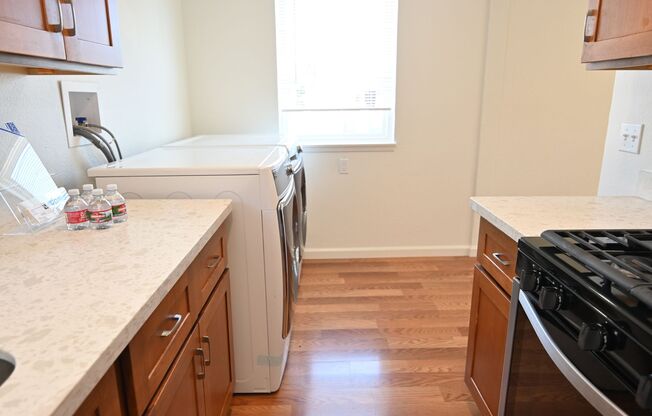 2 beds, 1 bath, $2,700