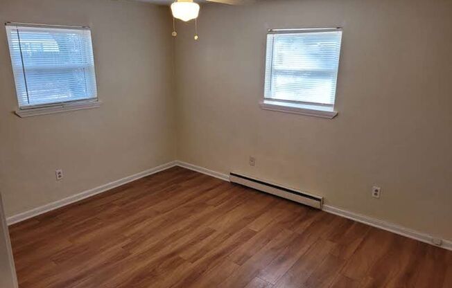 2 beds, 1 bath, $1,100