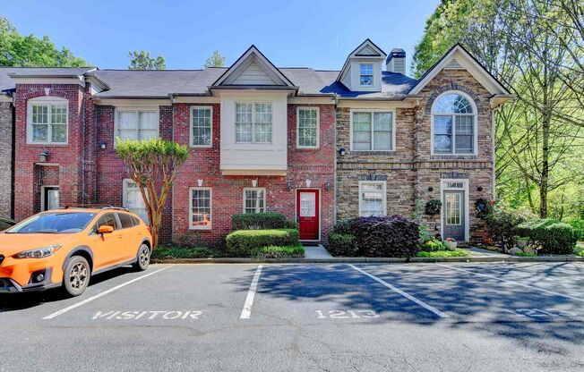 Gorgeous 2BR, 2.5BA Townhome in Roswell – Minutes from Alpharetta!