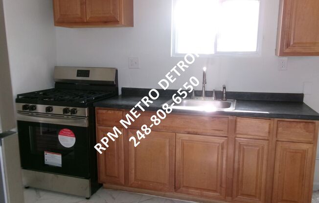 3 beds, 1 bath, $1,595, Unit (OM)