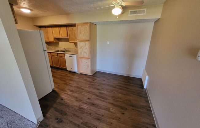 2 beds, 1.5 baths, 1,150 sqft, $1,275, Unit 7-734