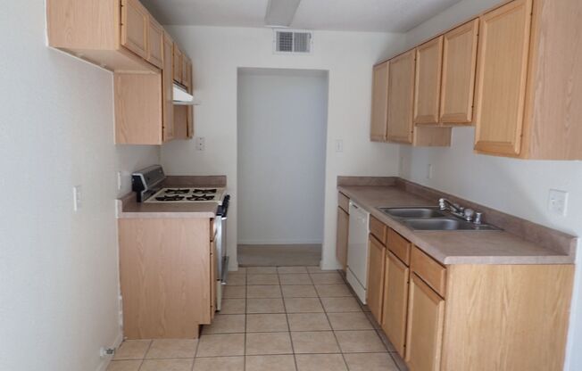 3 beds, 2 baths, $1,350