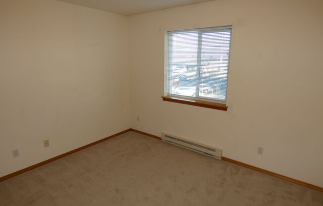 2 beds, 1 bath, $1,500, Unit Unit 12