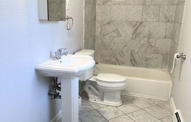 2 beds, 2 baths, 938 sqft, $2,700, Unit 7