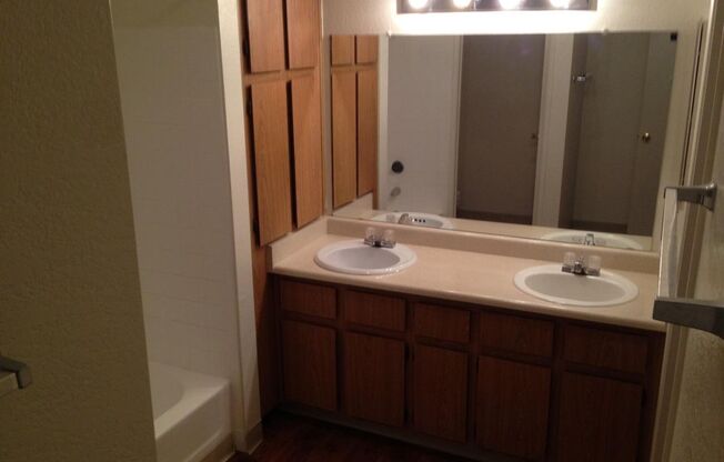 1 bed, 1 bath, 775 sqft, $1,400, Unit 198