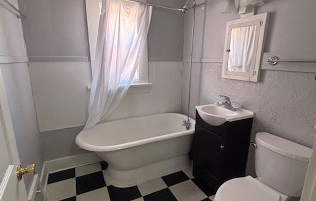 Daisy Terrace Apartments (1110 S. 30th Ave.)