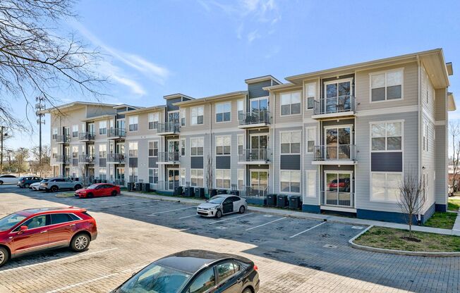 2 beds, 2 baths, 920 sqft, $1,599, Unit 210