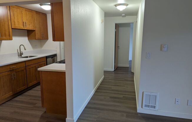 2 beds, 1 bath, 810 sqft, $2,195, Unit B101
