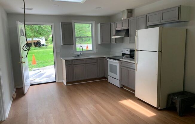 Cozy 2 BR/1 BA Apartment in Bowie!