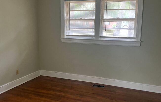 3 beds, 1 bath, $975