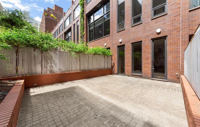 240 E 67 ST