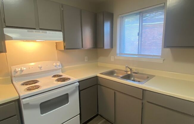 3 beds, 1 bath, $750, Unit Bldg 5 Apt C