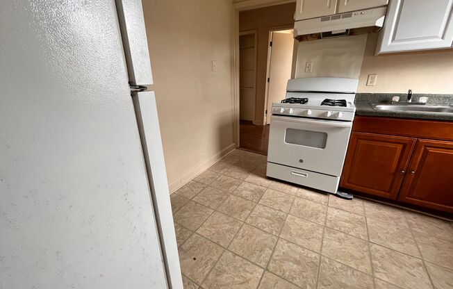 2 beds, 1 bath, 750 sqft, $1,000, Unit 9112