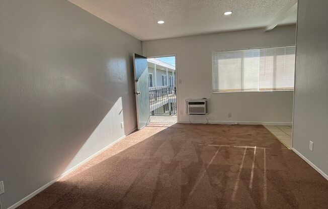 1 bed, 1 bath, $1,700, Unit T45