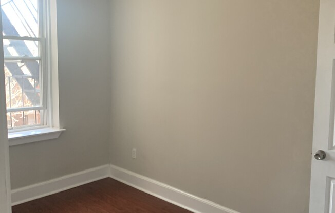 2 beds, 1 bath, , $3,400, Unit 16