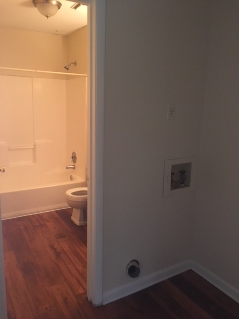 2 beds, 1.5 baths, $795, Unit E1