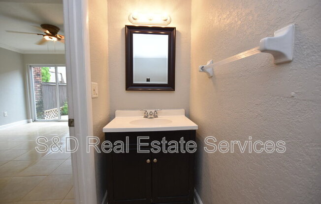 1836 N CRYSTAL LK DR