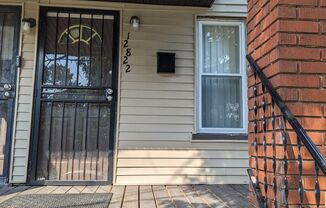 2 bedroom 1st floor flat Detroit Central area