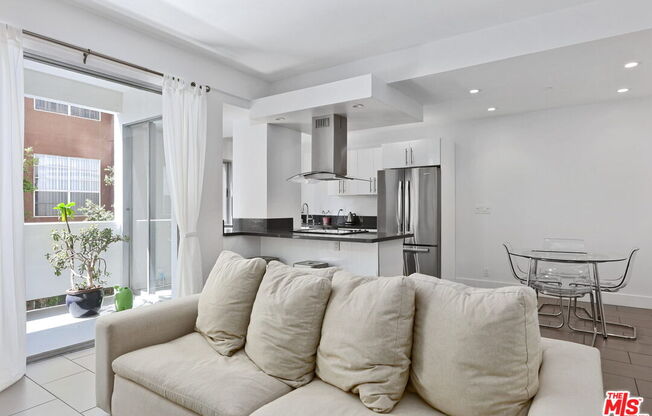 2 beds, 2 baths, 1,009 sqft, $3,500, Unit 414