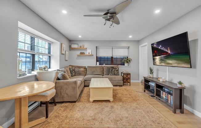 191 193 BUNKER HL ST