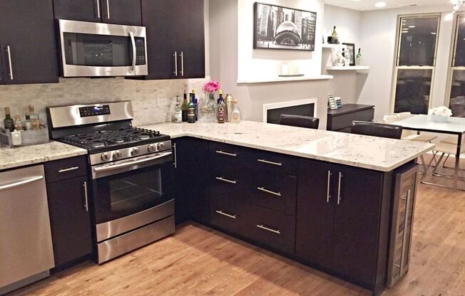 3 beds, 2 baths, 1,200 sqft, $4,095, Unit 911 - 2N