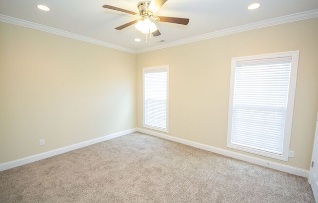 Home in Athens City! *HANDICAP ACCESSIBLE*