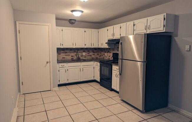 2 beds, 1 bath, $1,495, Unit Unit 102