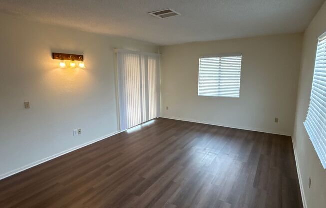 2 beds, 1 bath, $1,250