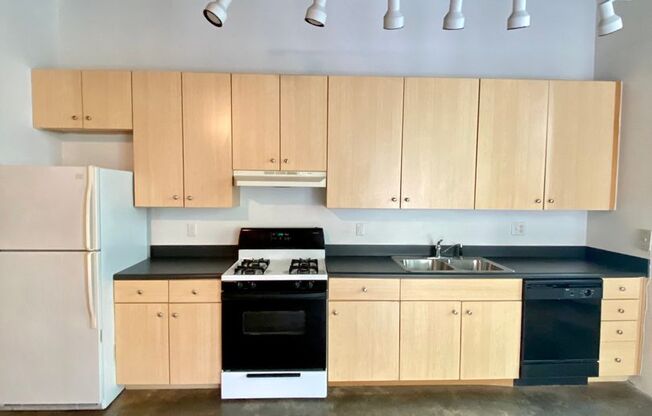 Studio, 1 bath, 625 sqft, $1,540, Unit A-407