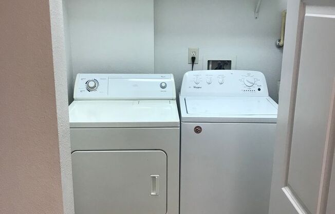 2 beds, 1 bath, 950 sqft, $1,550, Unit D-02