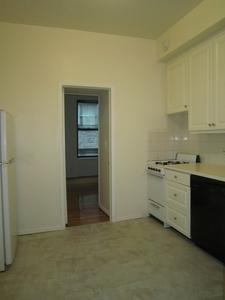 2 beds, 1 bath, $3,500, Unit 3N