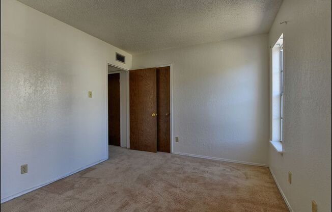 2 beds, 1 bath, $1,410, Unit # 19H