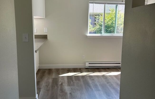 1 bed, 1 bath, 640 sqft, $1,400, Unit 335-215