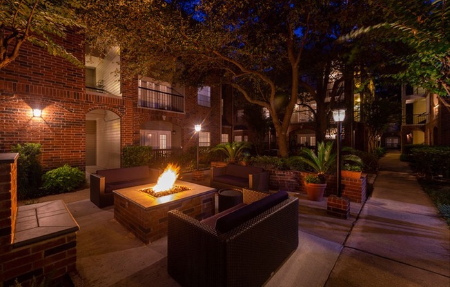 The Inverness Firepit | Houston, TX Apartments | Apartments in Houston, TX