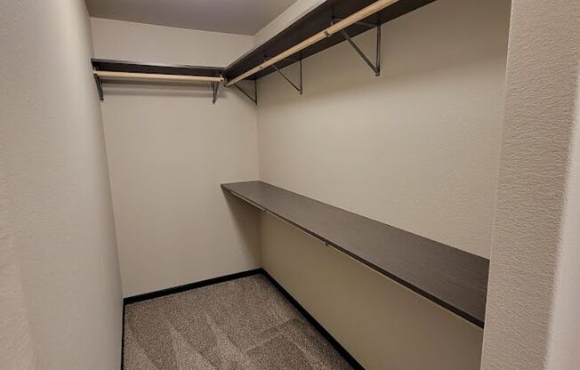 2 beds, 2 baths, 1,080 sqft, $1,375, Unit 2060-302 2B/2B