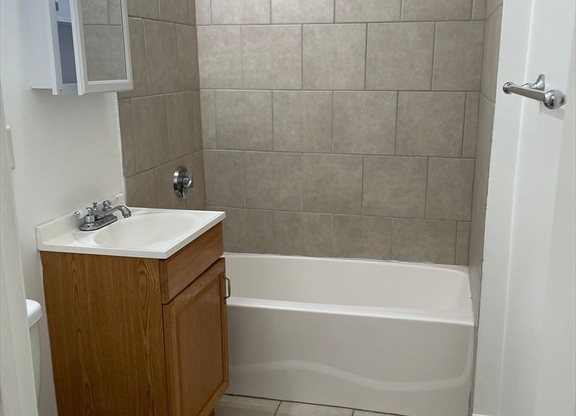 1 bed, 1 bath, $1,850, Unit 17