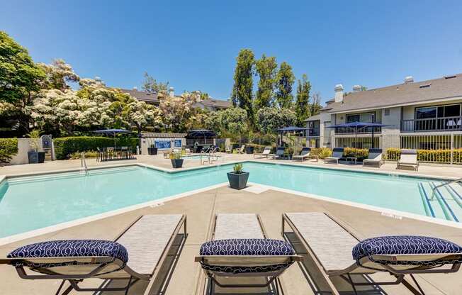 our apartments offer a swimming pool with tables and chairs