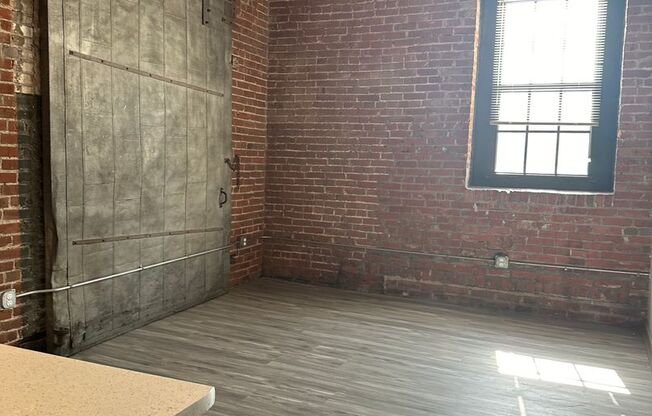 1 bed, 1 bath, 780 sqft, $1,260, Unit 211