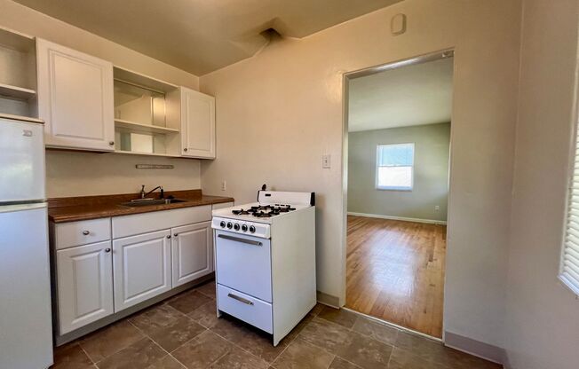 1 BR 1BA Cottage in North Park, across from North Park Community Park, Pet Friendly