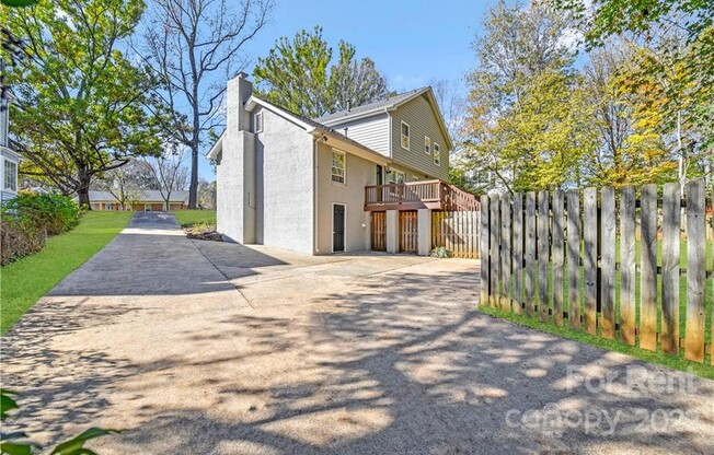 6326 FARMINGDALE DR