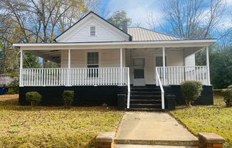 Charming 2 bedroom 1 bath home in Lagrange! Must see!