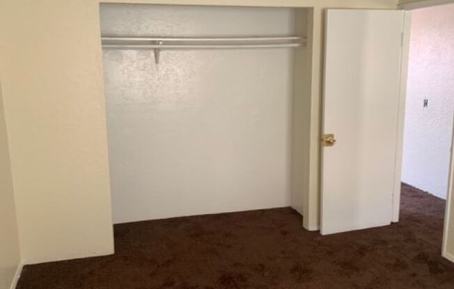 2 beds, 1 bath, 750 sqft, $1,595, Unit Apt 36